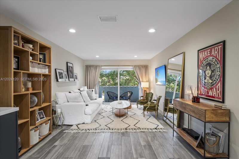300 Galen Dr # 306, Key Biscayne FL 33149