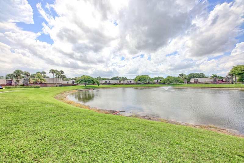 5731 57th Way # 42a, West Palm Beach FL 33409