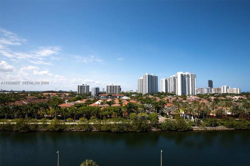 3701 N Country Club Dr # 902, Aventura FL 33180