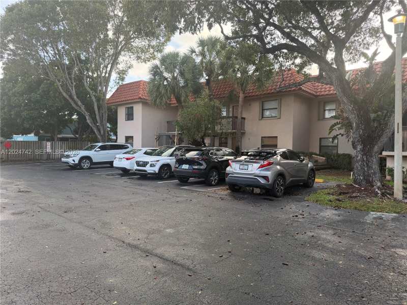 15718 E Waterside Cir # 102, Sunrise FL 33326