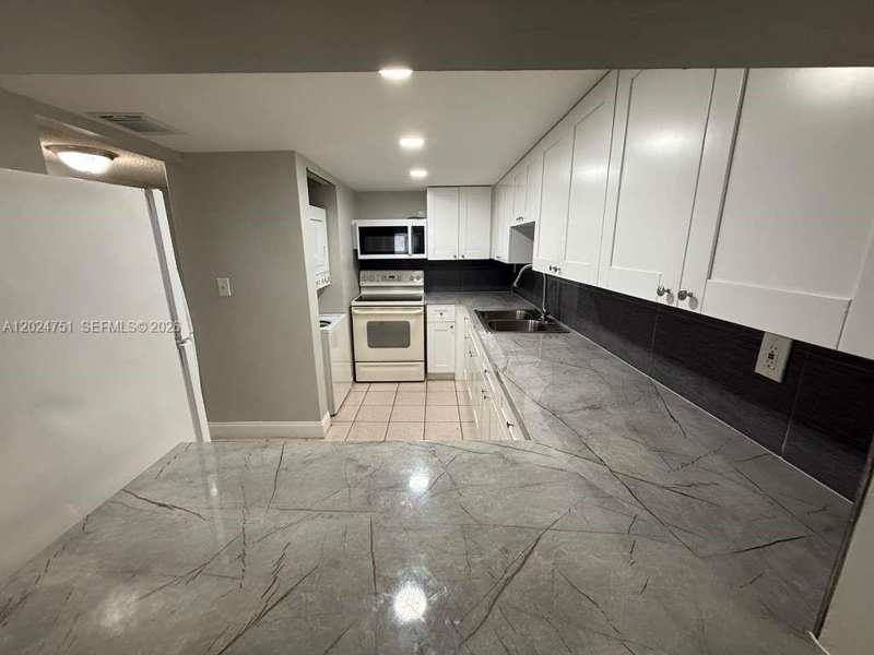 10000 NW 80th Ct # 2345, Hialeah Gardens FL 33016