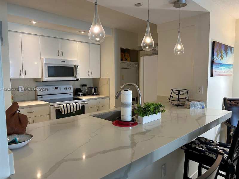 6917 Collins Ave # 807, Miami Beach FL 33141