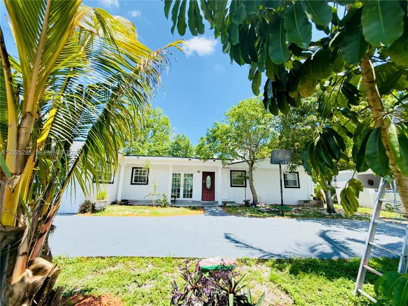 4521 NW 179th St, Miami Gardens FL 33055