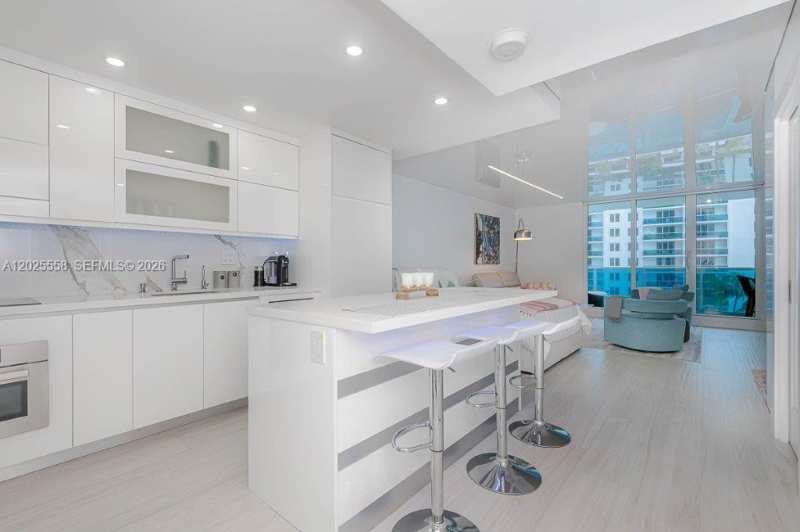 2301 Collins Ave # 811, Miami Beach FL 33139