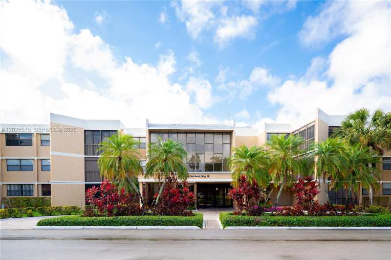 16400 NE GOLF CLUB RD # 305, Weston FL 33326