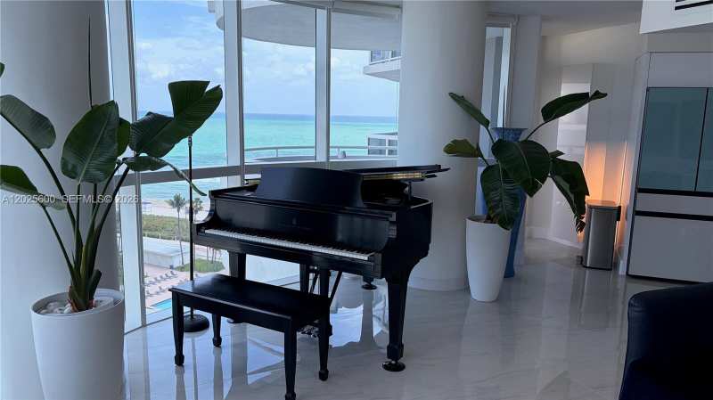 6301 Collins Ave # 1207, Miami Beach FL 33141