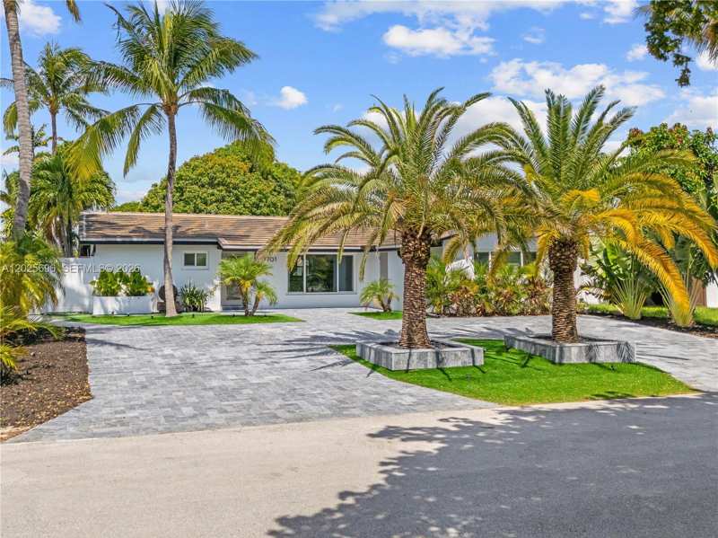 1701 SW 3rd Ave, Pompano Beach FL 33060