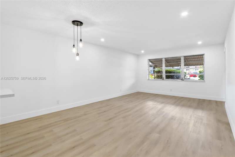 410 SE 2nd St # 114, Hallandale Beach FL 33009