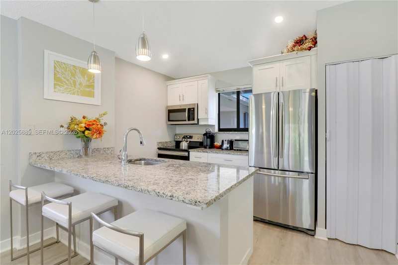105 Club Dr # 105, Palm Beach Gardens FL 33418