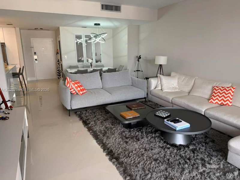 2500 Parkview Dr # 2518, Hallandale Beach FL 33009
