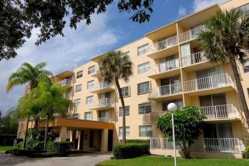 470 Executive Center Drive # 2k, West Palm Beach FL 33401