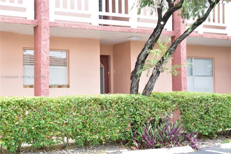 9461 Sunrise Lakes Blvd # 103, Sunrise FL 33322