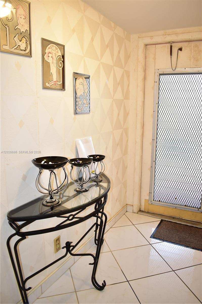 9461 Sunrise Lakes Blvd # 103, Sunrise FL 33322