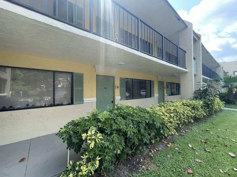 1811 Meadows Circle W, Boynton Beach FL 33436