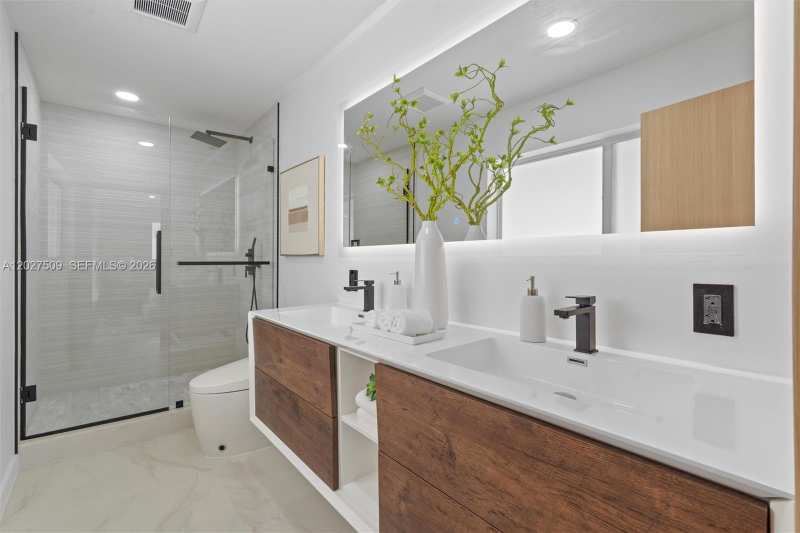 2110 NE 54th St, Fort Lauderdale FL 33308