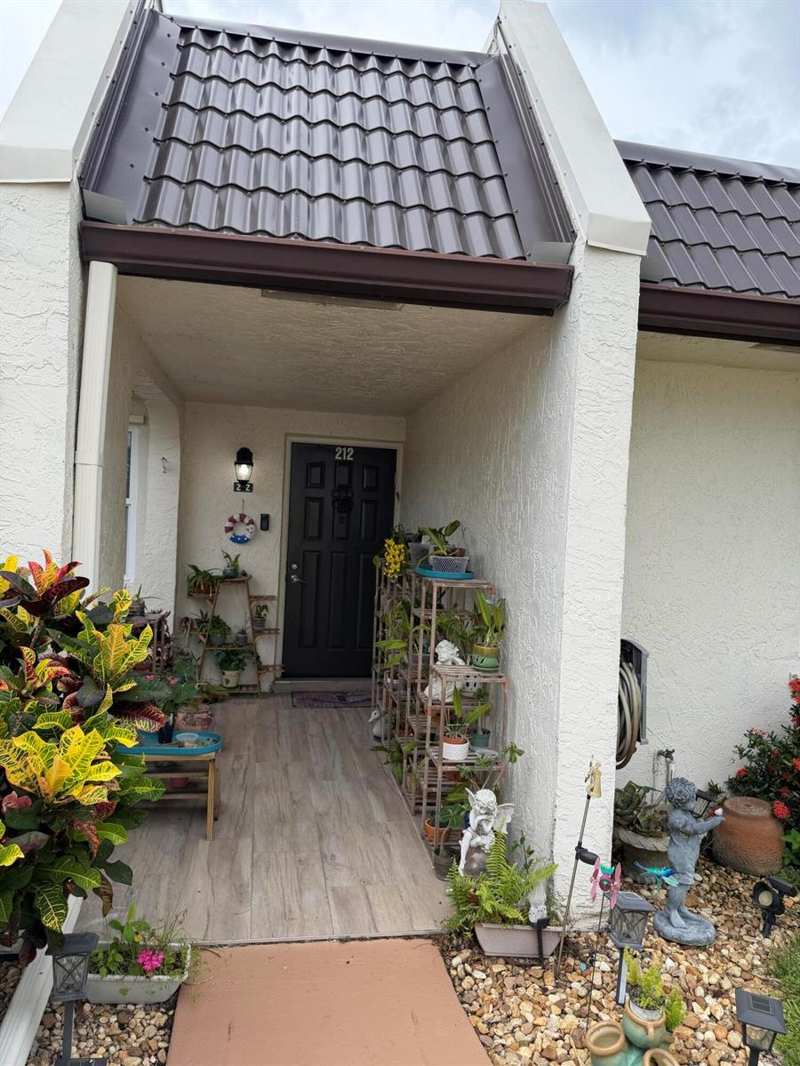 212 Lake Susan Lane, West Palm Beach FL 33411