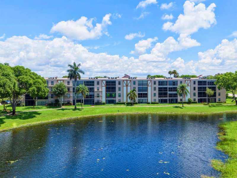 7280 Amberly Lane # 201, Delray Beach FL 33446