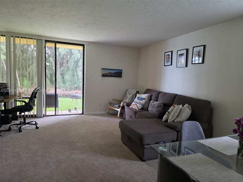 450 Commodore Dr # 108, Plantation FL 33325