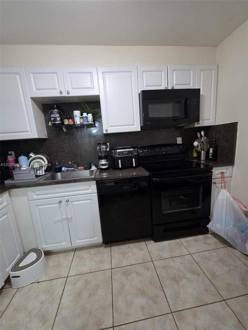 450 Commodore Dr # 108, Plantation FL 33325