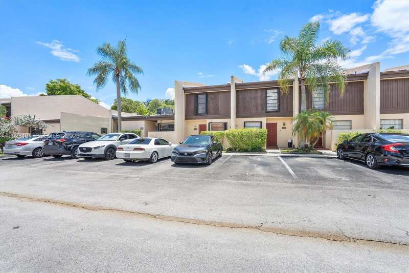 9942 NW 10th St # 7, Pembroke Pines FL 33024