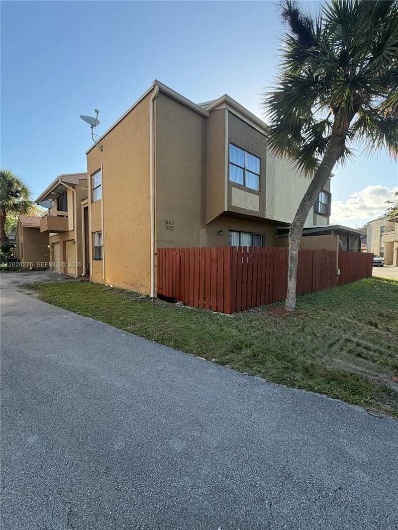 8330 N Missionwood Cir # 23, Miramar FL 33025