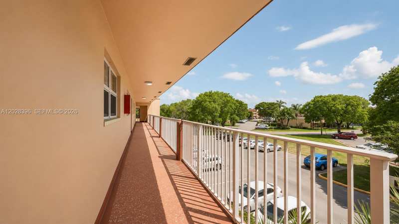 2811 N Pine Island Rd # 302, Sunrise FL 33322