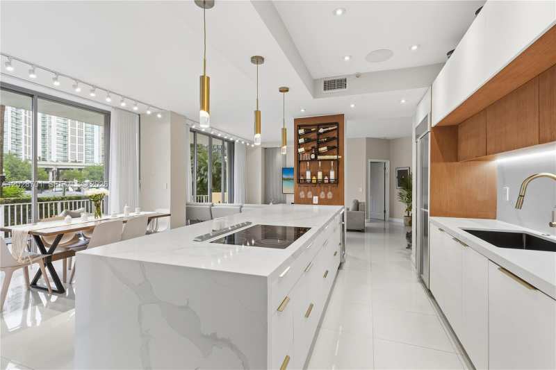 3500 Mystic Pointe Dr # 104, Aventura FL 33180