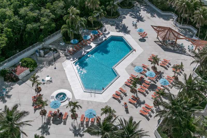 100 Bayview Dr # 1102, Sunny Isles Beach FL 33160