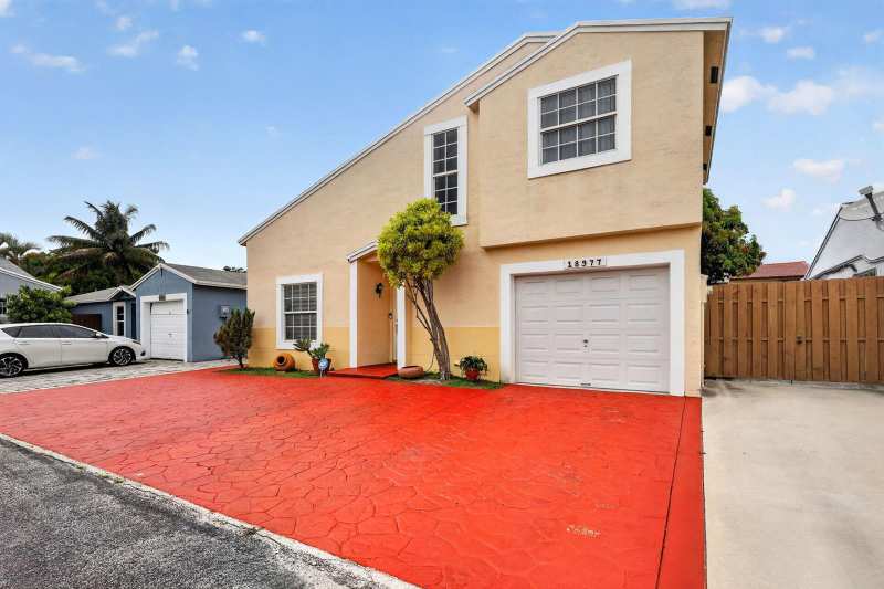 18977 NW 63rd Ct Circle, Miami Gardens FL 33015