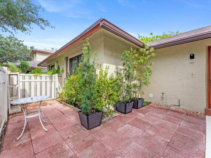 1821 NE 40th Court # 305, Pompano Beach FL 33064