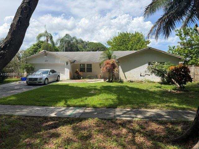 2015 Pinehurst Dr, West Palm Beach FL 33407