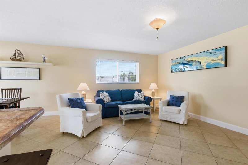 34 Colonial Club Drive # 204, Boynton Beach FL 33435