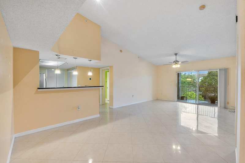 5011 Wiles Road Unit 303, Coconut Creek FL 33073