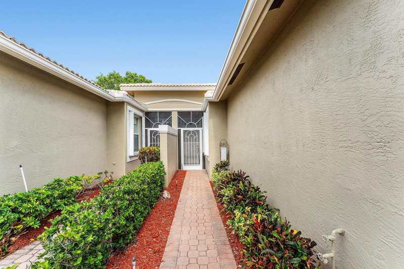 10760 Royal Caribbean Circle, Boynton Beach FL 33437