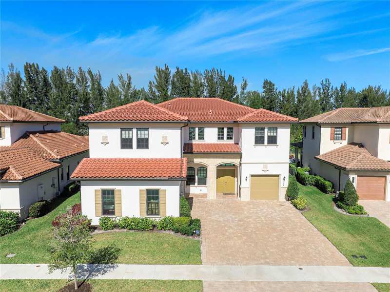 9245 W Parkland Bay Trail, Parkland FL 33076