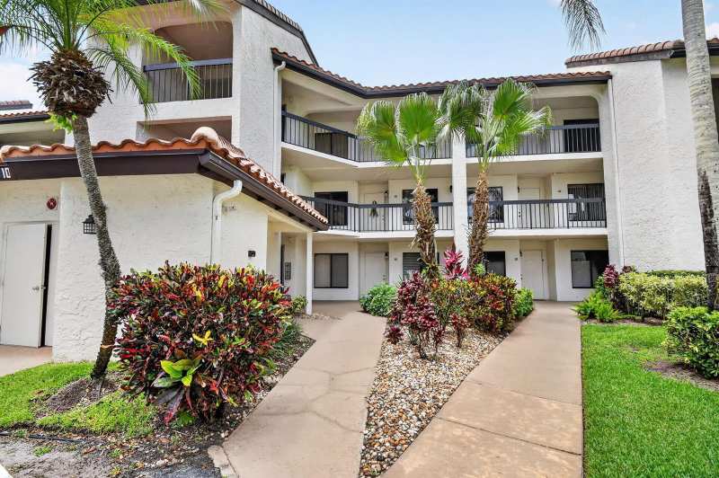 10173 Mangrove Drive # 204, Boynton Beach FL 33437