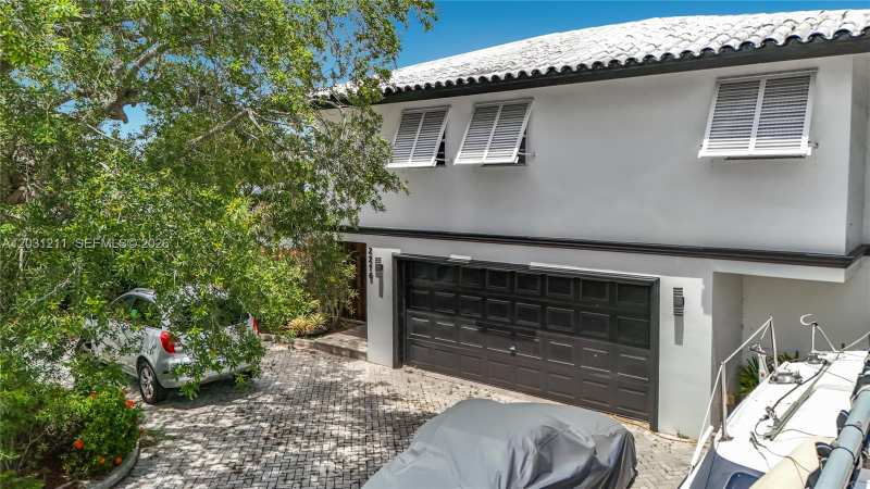 2216 NE 18th Ave, Wilton Manors FL 33305