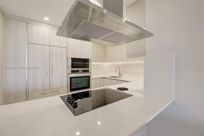 600 Three Islands Blvd # 403, Hallandale Beach FL 33009