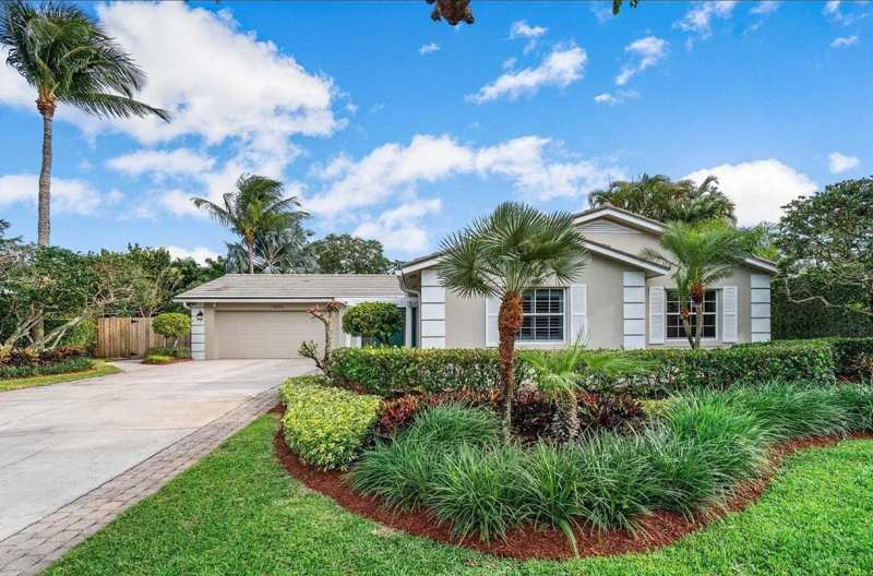 2436 Holly Lane NE, Palm Beach Gardens FL 33410