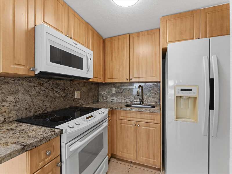 241 SE 9th Avenue # 104, Pompano Beach FL 33060