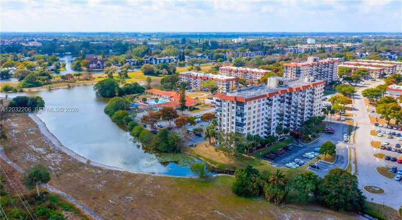 4164 Inverrary Dr # 204, Lauderhill FL 33319