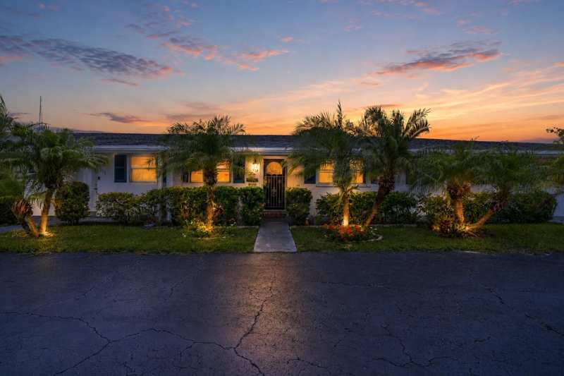 2017 SW Golf Lane # 113, Boynton Beach FL 33426