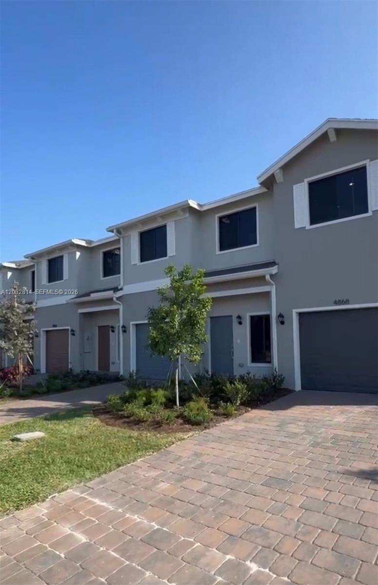 4860 Dillion St # 4860, Lake Worth FL 33463