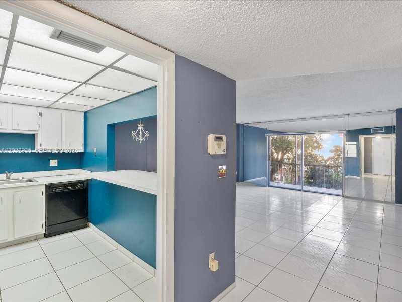 4172 Inverrary Dr # 306, Lauderhill FL 33319