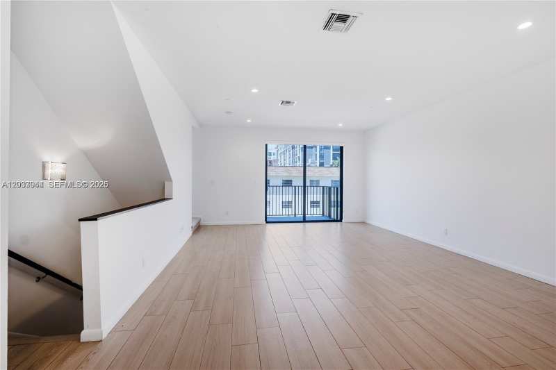 113 NE 6 St. # 1101, Fort Lauderdale FL 33304