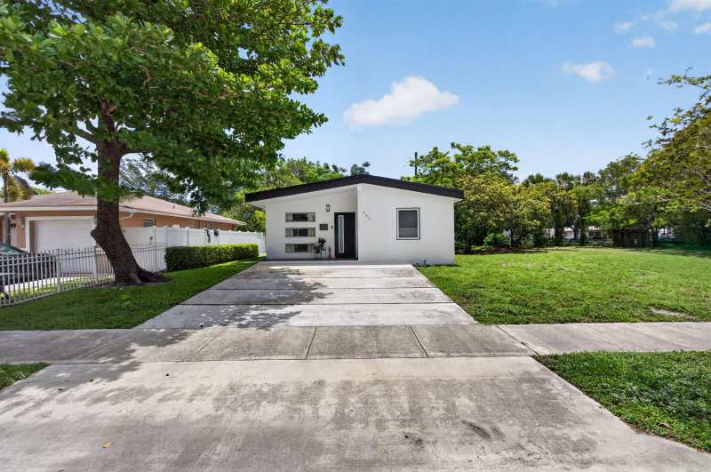 700 NW 17th Terrace, Pompano Beach FL 33069