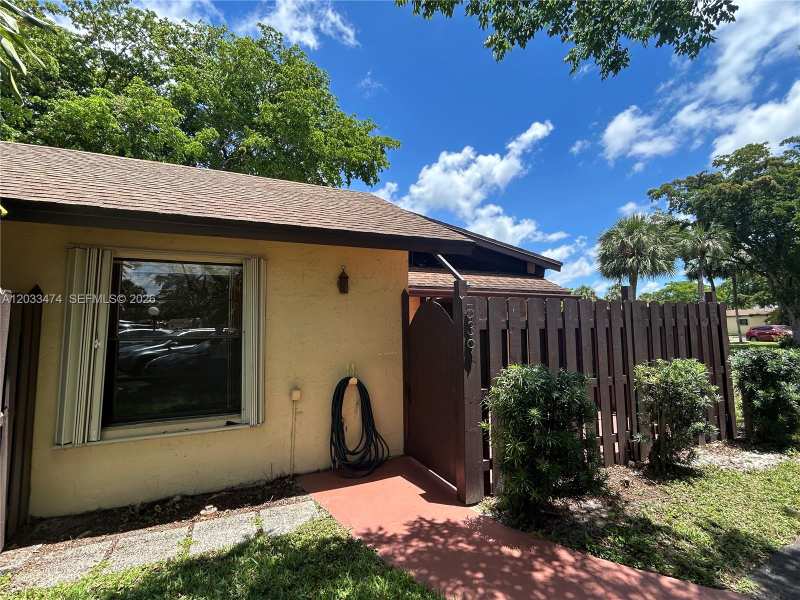 539 Briarwood Cir # 57, Hollywood FL 33024