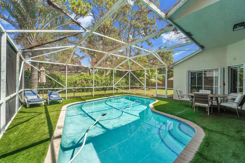 945 Sunflower Avenue, Delray Beach FL 33445
