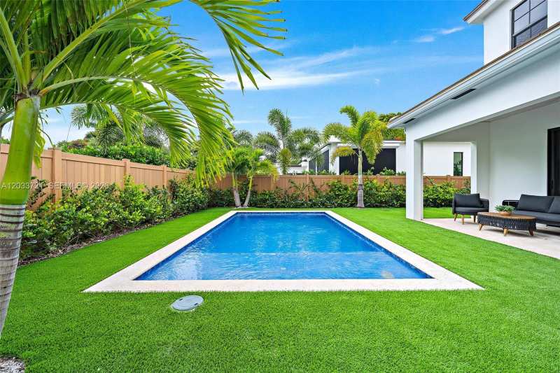 309 Cascade Ln, Palm Beach Shores FL 33404
