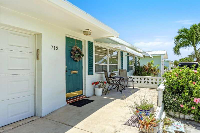 712 SW 18th Street, Boynton Beach FL 33426